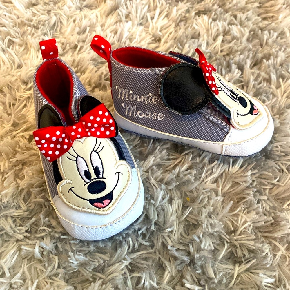 0-3 months Minnie Mouse shoes NWOT